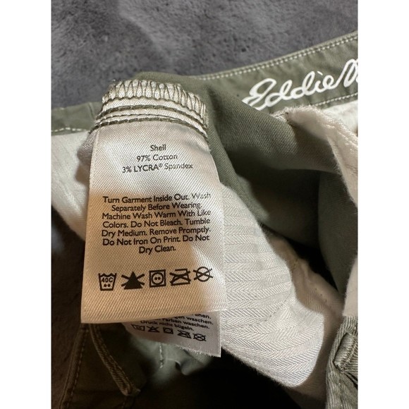 Eddie Bauer Legend wash Slightly curvy fit Shorts - Picture 5 of 5